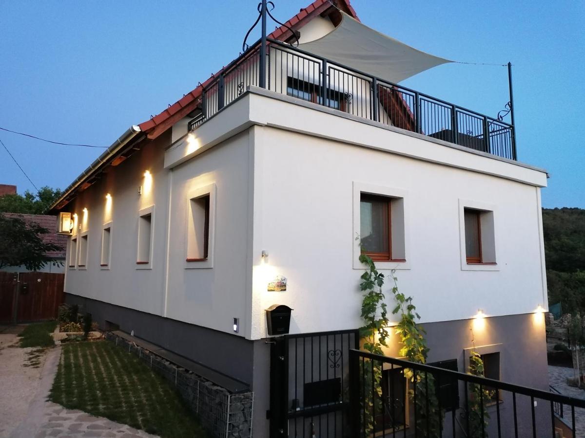 Szigligeti Mandula Kert Vendeghaz Apartment Bagian luar foto